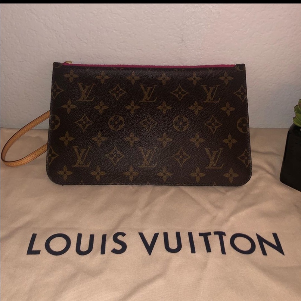 Louis Vuitton neverfull pouch